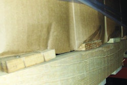 Compression damage die to insufficient pallet deck coverage.