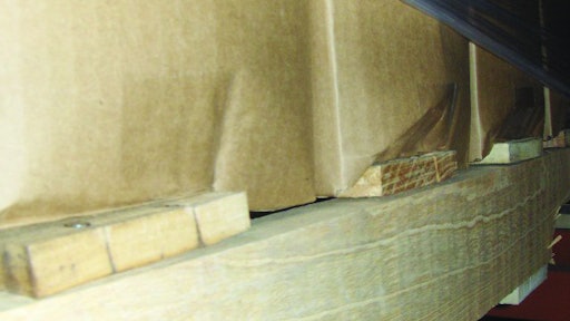 Compression damage die to insufficient pallet deck coverage.