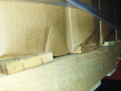 Compression damage die to insufficient pallet deck coverage.