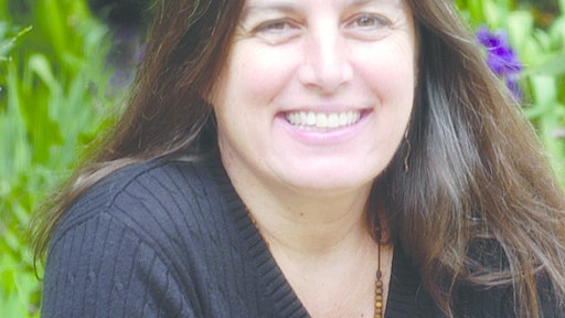 Lara New Headshot 11573620