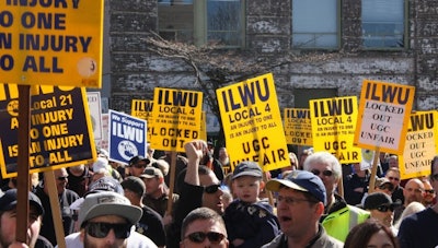 ilwu strike 628x356 54d3bf4095233