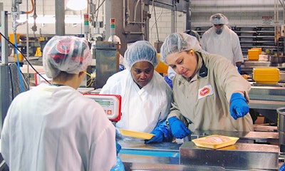Tyson FoodProduction Chicken2 500x300 551c21d9778dc
