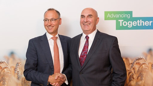 Werner Baumann (left), CEO of Bayer AG, and Hugh Grant (right), Chairman and Chief Executive Officer of Monsanto.
