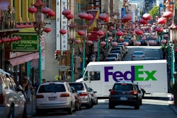 FedEx delivery truck 57e15af2a0949