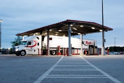 ryder truck at pump 591dc0aa91e7a