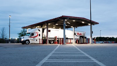 ryder truck at pump 591dc0aa91e7a