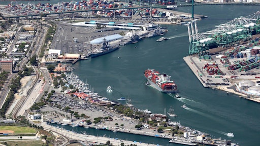 Portof Los Angeles 55f6eb6f79738
