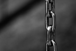 Blur Chains Chrome Close Up 220237