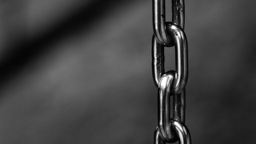 Blur Chains Chrome Close Up 220237