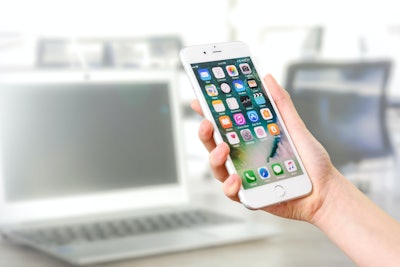 Person Holding Silver Iphone 7 887751