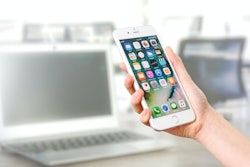 Person Holding Silver Iphone 7 887751