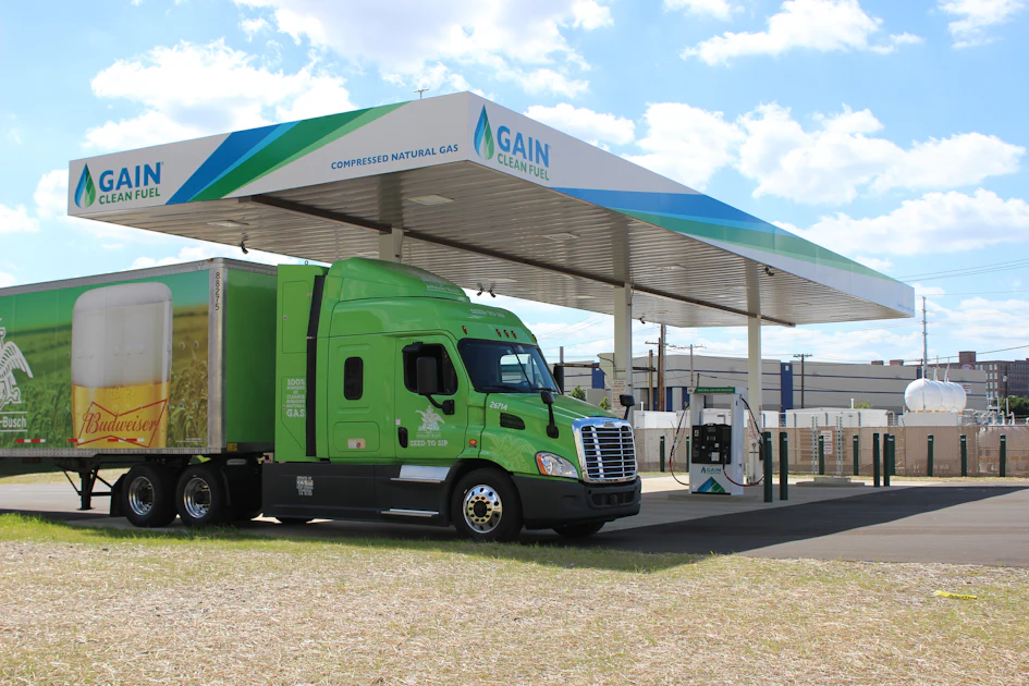 Polyfuel How a Polyfuel Strategy Supports Shippers’ Transition to Fleet ...
