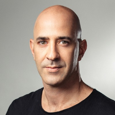 Noam Grabinsky Headshot