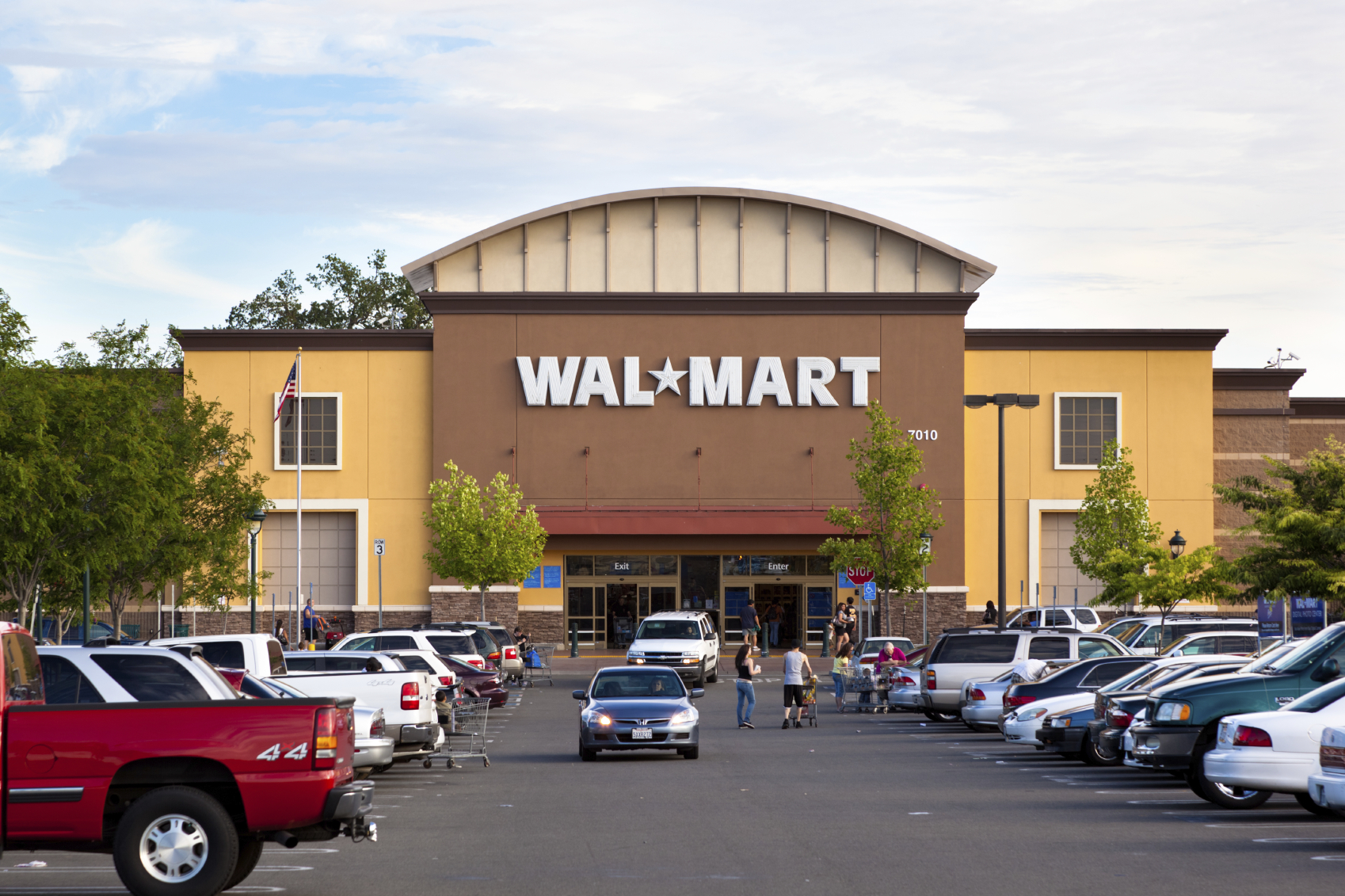 iStock Walmart 562f866668f9b