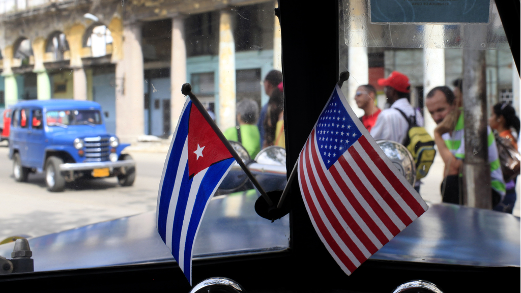 US Cuba flags 56d074c76f4f5