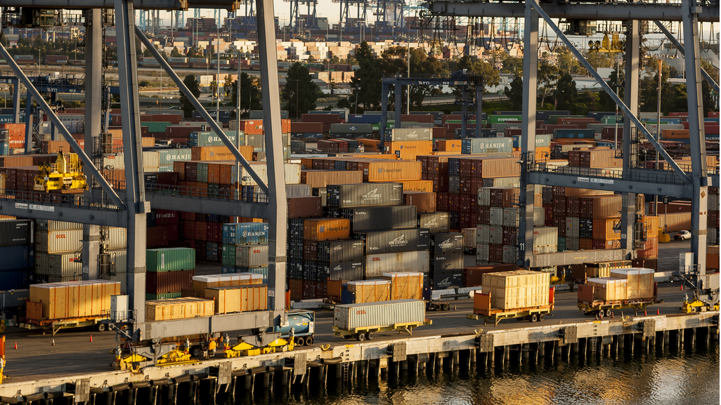 conatiners pilingup PortofLA 571910800cc75