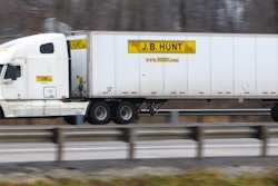 JB Hunt truck and trailer 597620760160b