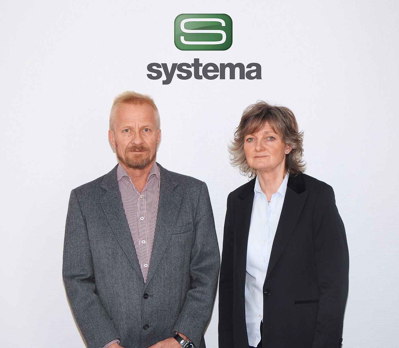 From left to right, CargoIT Founder Svein Huse and Systema CEO Birgit Vegheim.