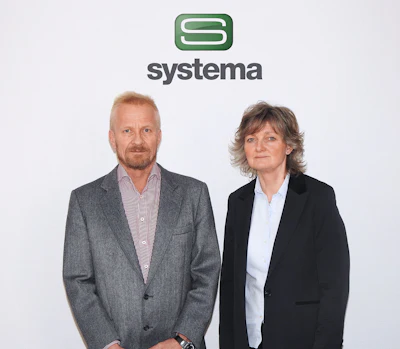 From left to right, CargoIT Founder Svein Huse and Systema CEO Birgit Vegheim.