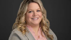 Shannon Curtis Headshot